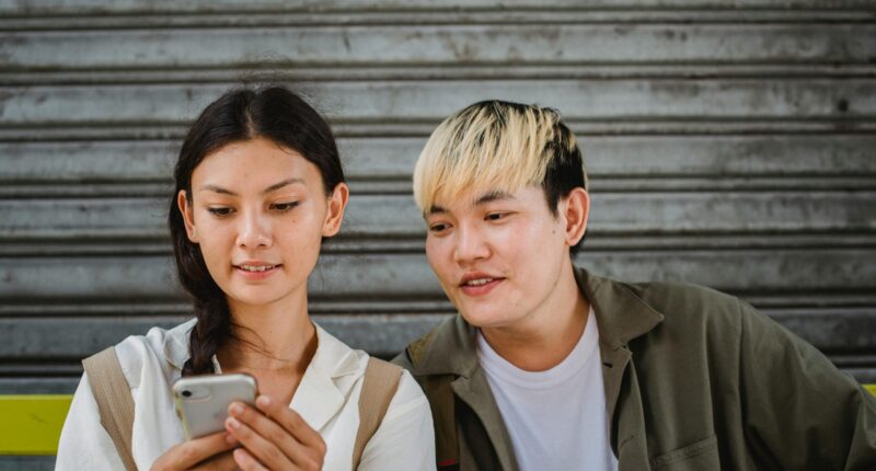 Couples and smartphones.