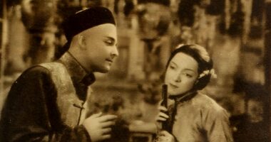 Ramon Novarro and Helen Hayes in The Son-Daughter.